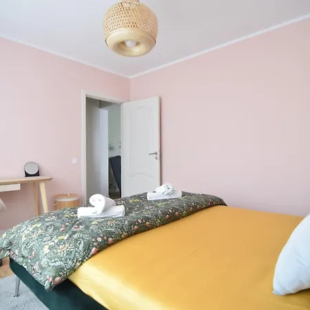 Stylish Apartment With Video Projector-2